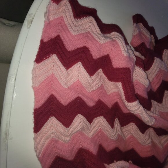Handmade Crochet Afghan Throw Lap Blanket Zig Zag Ripple Pattern Chevron - Picture 10 of 11